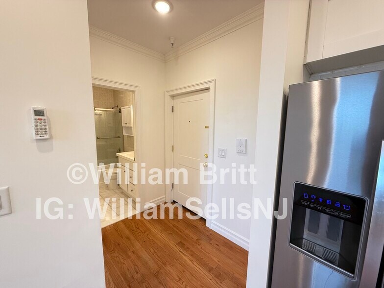 Building Photo - 373 Danforth Ave