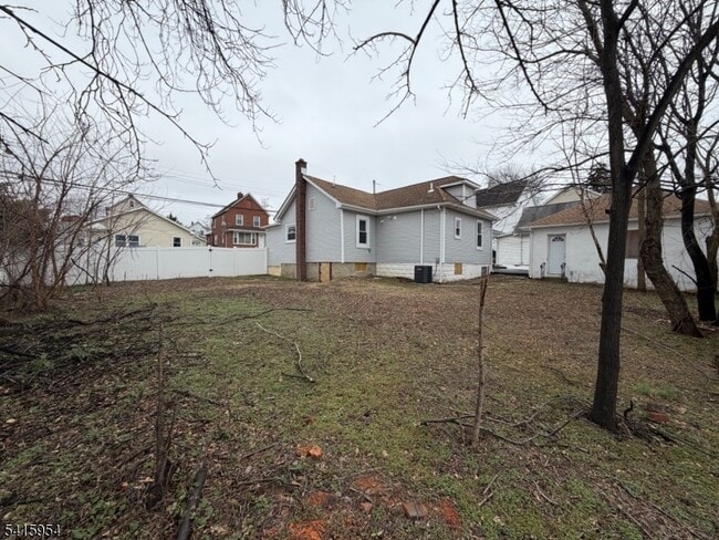 Building Photo - 37 Quaid St