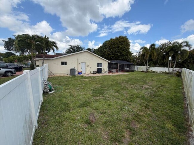Building Photo - 147 Alcazar St