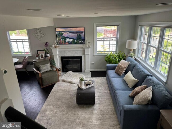 Building Photo - 9006 Linton St