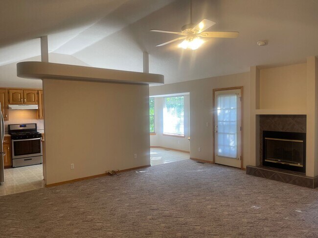 Building Photo - OZARK HOME CHECK OUT this charming 3 bedro...