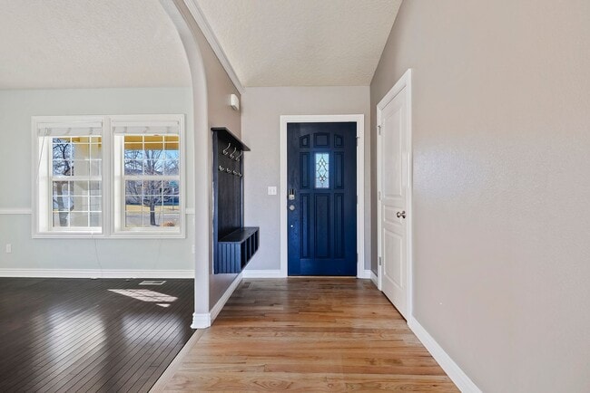 Building Photo - 4bed, 2.5bath, 2,085sq.ft. home in Creeksi...