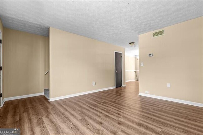 Building Photo - 392 Northdale Ct