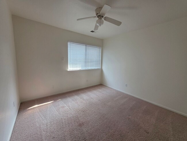 Building Photo - ***New Listing*** 3 Bedroom 2 Bath home in SW Visalia!!! Yard Care Included!