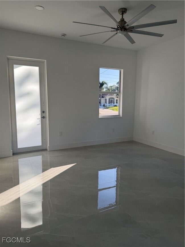 Building Photo - 1037 Macy St E