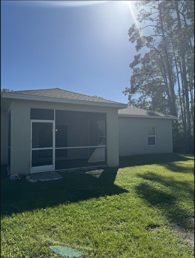 Building Photo - 3 Bedroom 2 Bathroom 2 Car Garage Home For Rent in North Port FL!