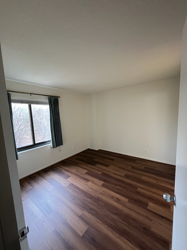 Bedroom 1 with window - 203 Yoakum Pky