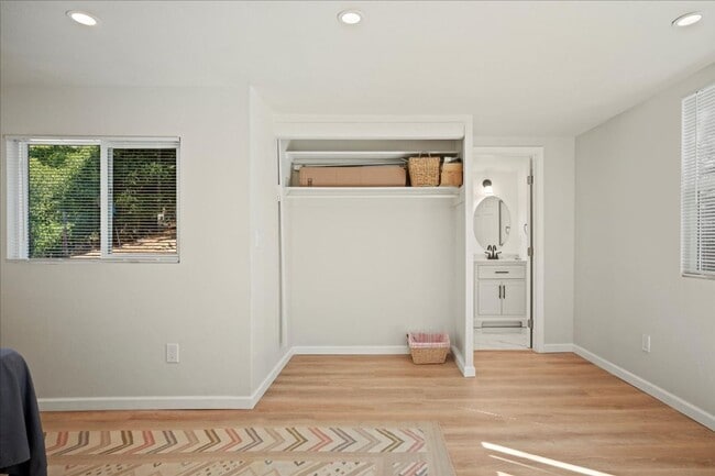 Building Photo - 1 Bed, 1 Bath in Carmel Valley DUPLEX