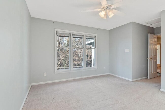 Building Photo - 2 Bedroom Condo Near Rex Hospital!