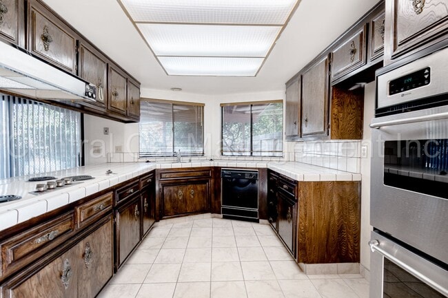 Building Photo - 3 Bedroom/2 Bath with a Pool - $2395 Per Month!