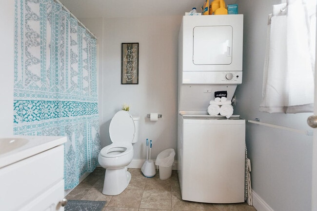 Building Photo - 905 Hill St