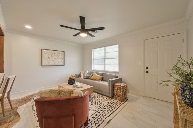 Building Photo - 505 N Norman Ave