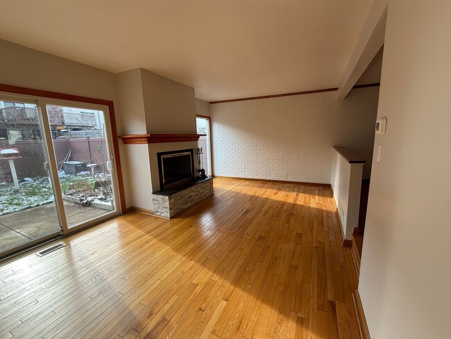 Building Photo - Gibsonia 2 bedroom townhome