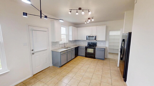 Building Photo - Expansive Living and Stylish Updates in So...