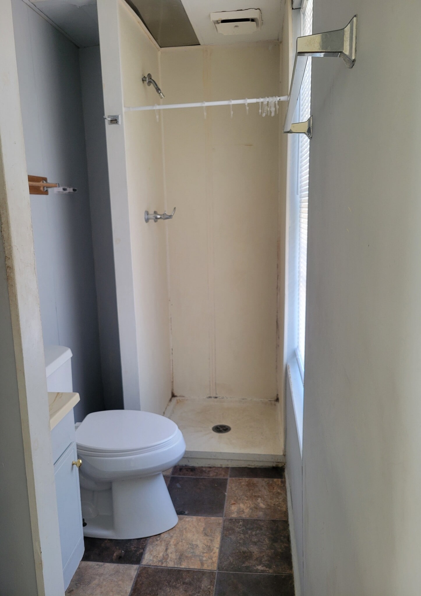 Building Photo - 206 Main St