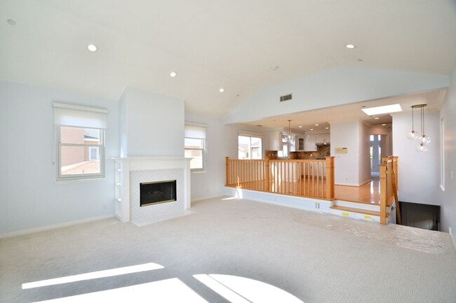 Building Photo - 3 Bed 2.5 Bath Home.