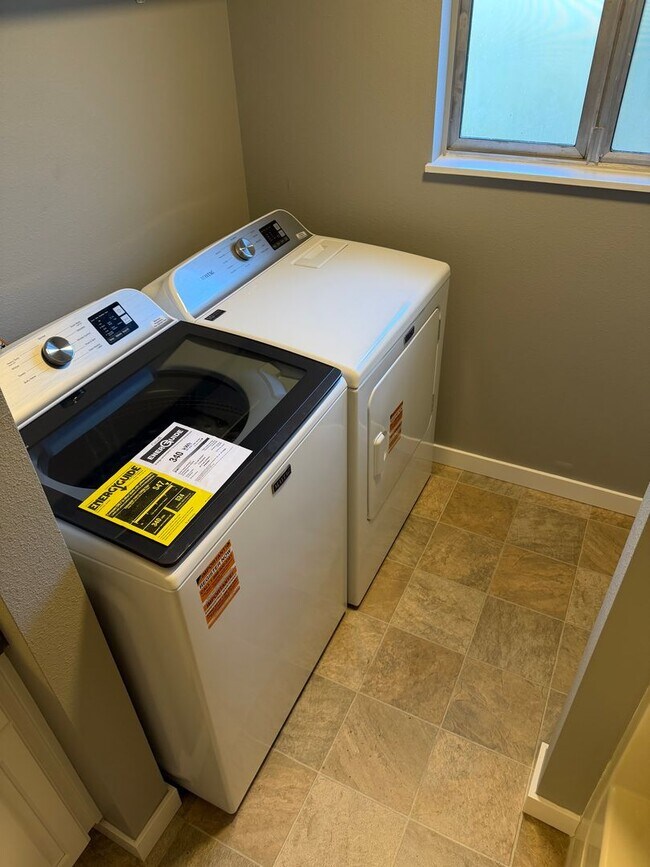 Building Photo - hune01