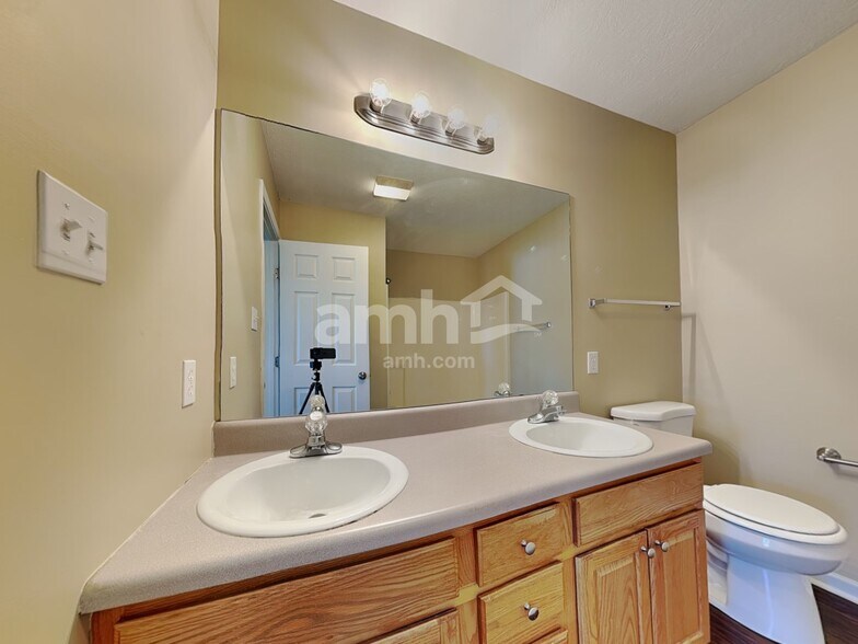 Building Photo - 7801 Beechtree Ln