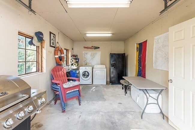 Building Photo - 30 Maple Ave