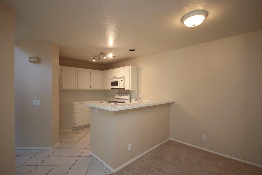 Building Photo - 1074 Rocton Dr