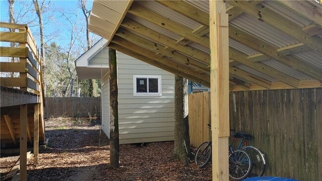Building Photo - 425 Depre St