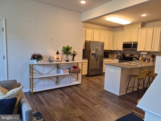 Building Photo - 9707 Glassy Creek Way