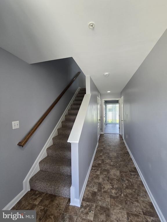 Building Photo - 7720 Village Park Dr