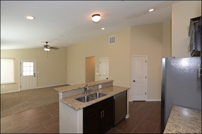 Building Photo - 3131 Red Orchard Dr