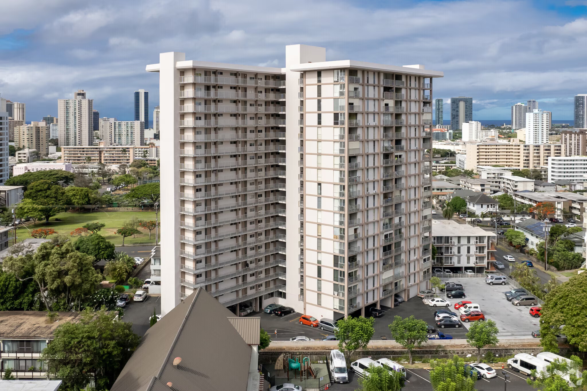 Building Photo - 1617 Keeaumoku St
