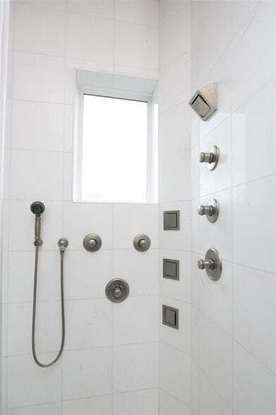 Building Photo - 1616 Edwards St