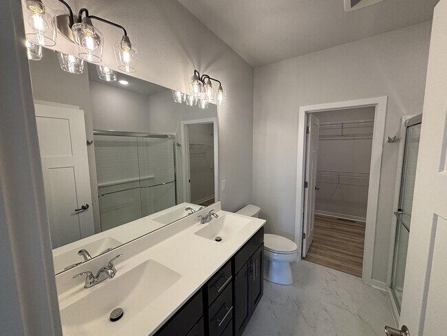 Building Photo - 549 Calvin Ln