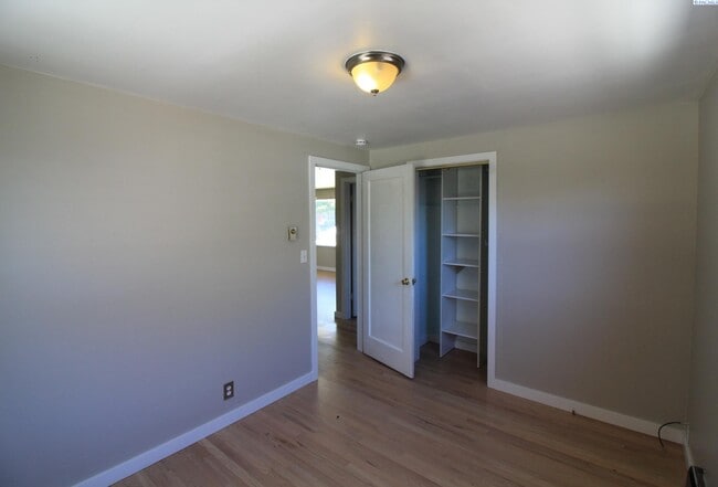 Building Photo - 2 bed, 1 bath home in Kennewick