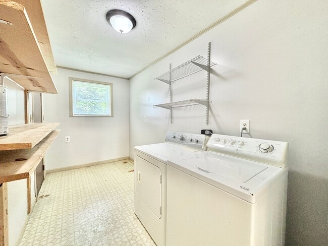 Building Photo - 4904 Andrea Ln