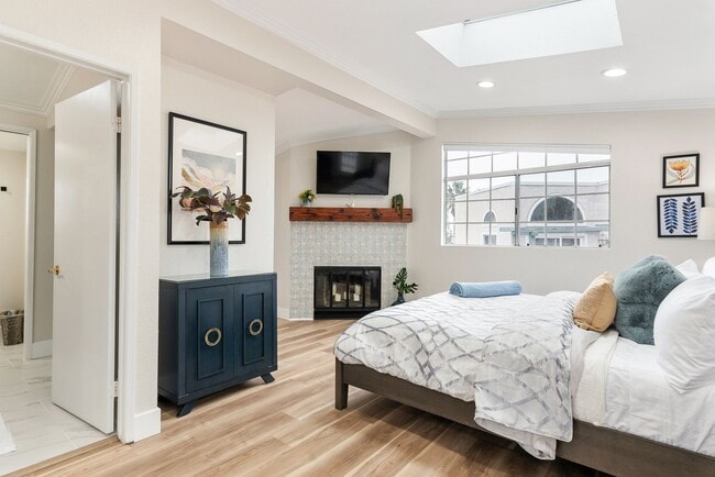 Building Photo - Furnished 3BR PB Gem – Walk to Beach & Bay