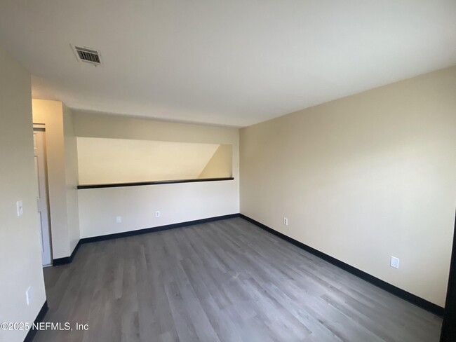 Building Photo - 1290 Wonderwood Dr