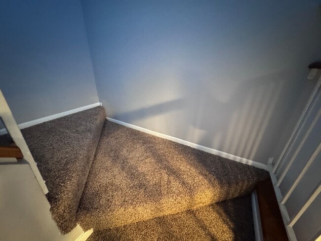 Building Photo - 2 Bedroom 2.5 Bath in the Beautiful City of Corona (New Carpet stairs and 2nd level)