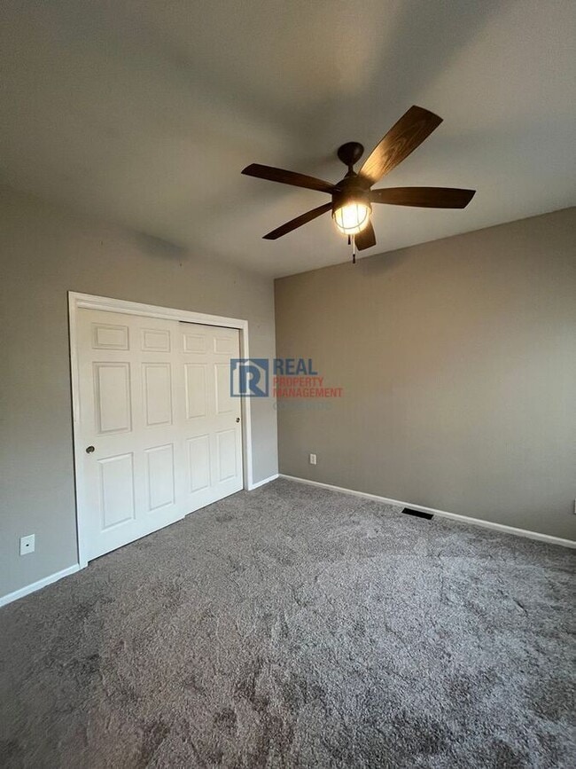 Building Photo - 9850 Carmel Ct