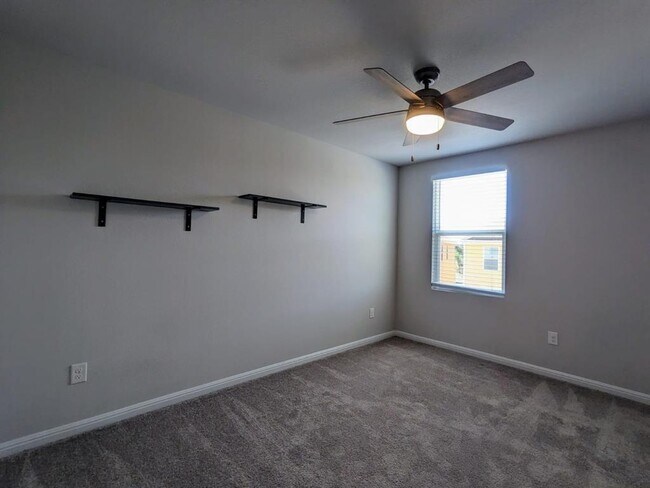 Building Photo - 196 Martha Ln