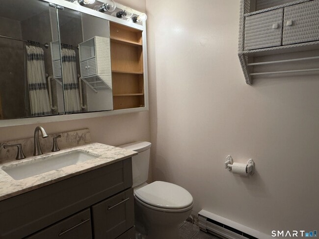 Building Photo - 8 D Pineview Dr