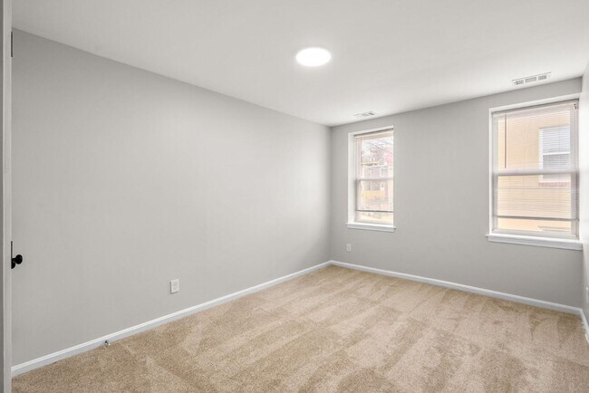 Building Photo - 2022 E Baltimore St