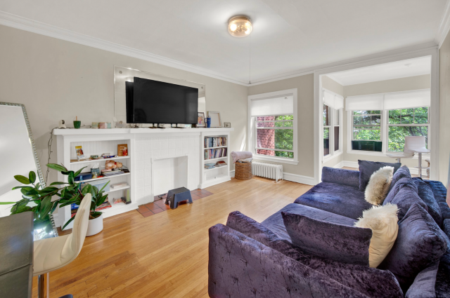 Building Photo - 3 bedroom in Chicago IL 60626