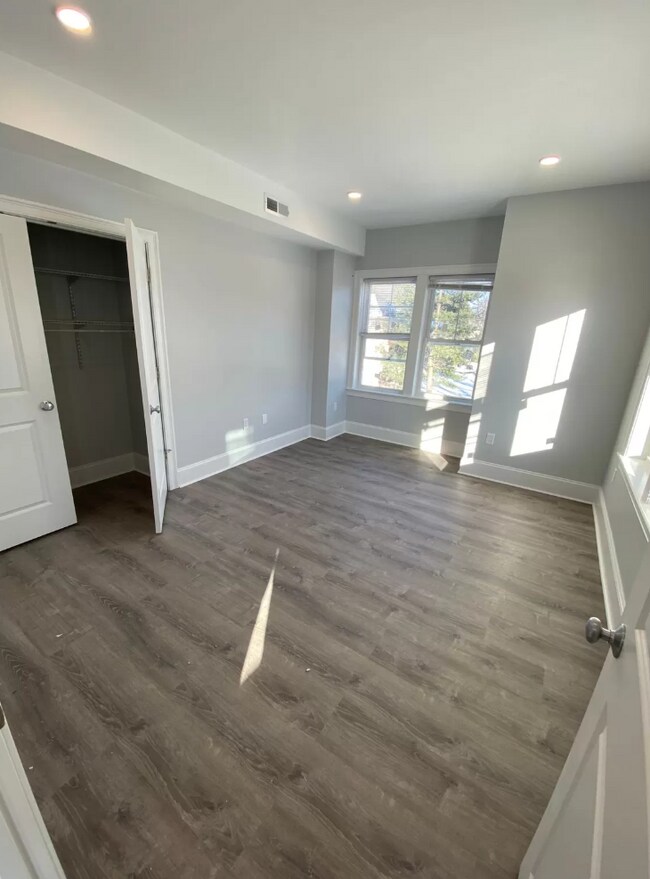 Building Photo - 120 Kenrick St