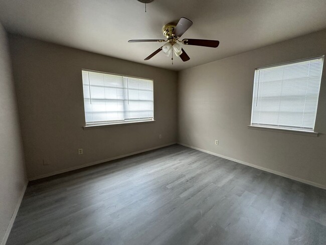 Building Photo - 308 N Inglewood Ave