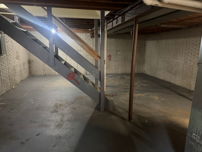 Building Photo - 927/929 Herold Avenue