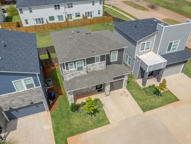 Building Photo - Beautiful New Construction Home in Edmond/...