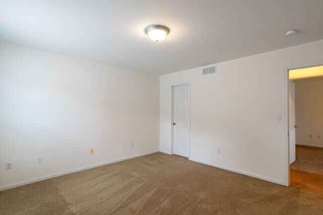 Building Photo - 2612-2614 Northampton Dr.