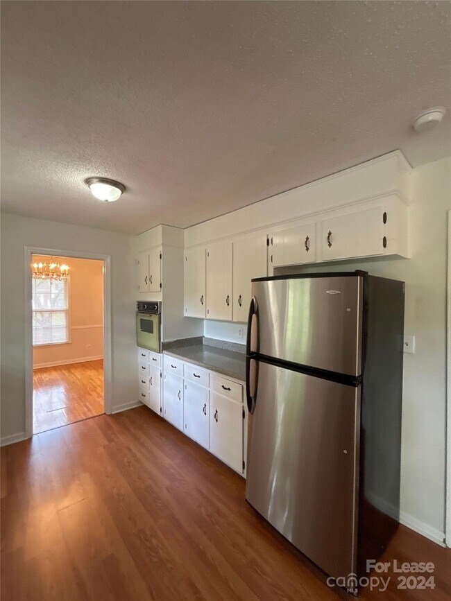 Building Photo - 4614 Cloverdale Ave