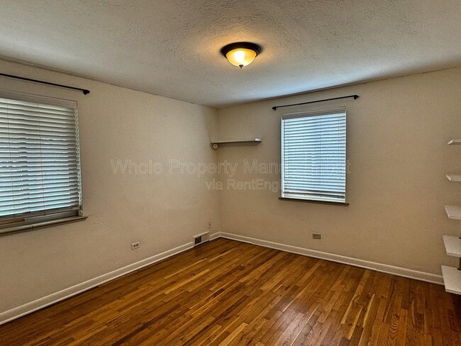 Building Photo - 646 S Canosa Ct