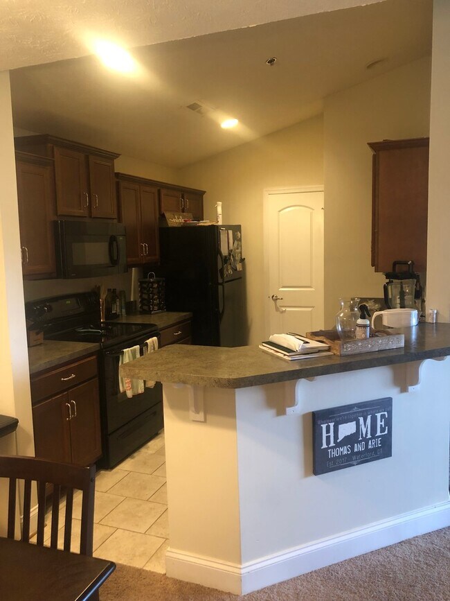 Building Photo - Two bedroom condo, top floor, with view, near Timberlake/ Liberty/ CVCC