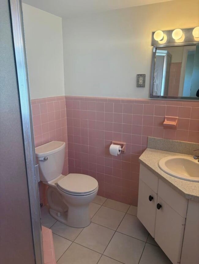 Building Photo - 220 Inlet Way